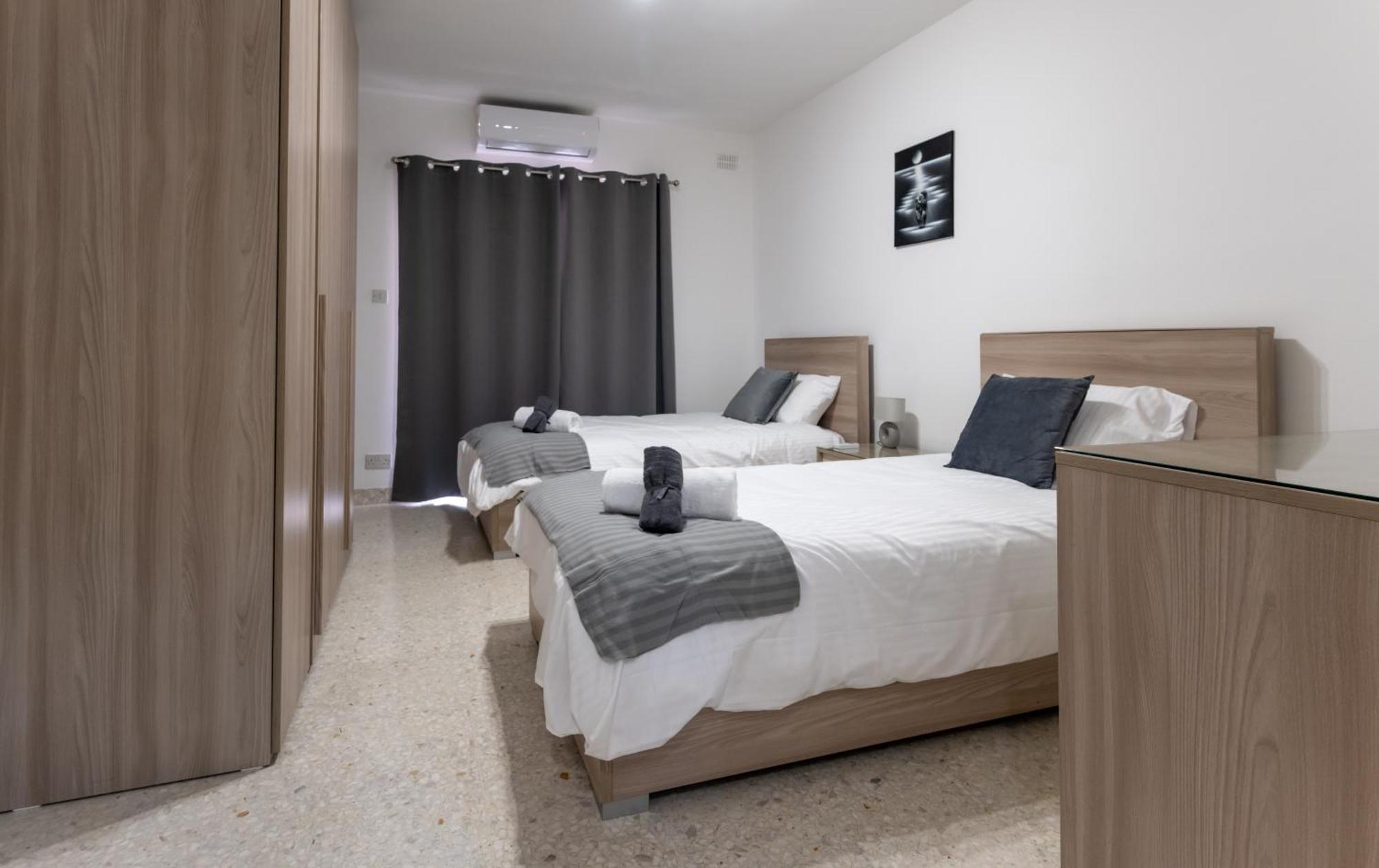 Spacious 3 Bedroom Apartment In The Heart Of St Julians Saint Julian's Εξωτερικό φωτογραφία
