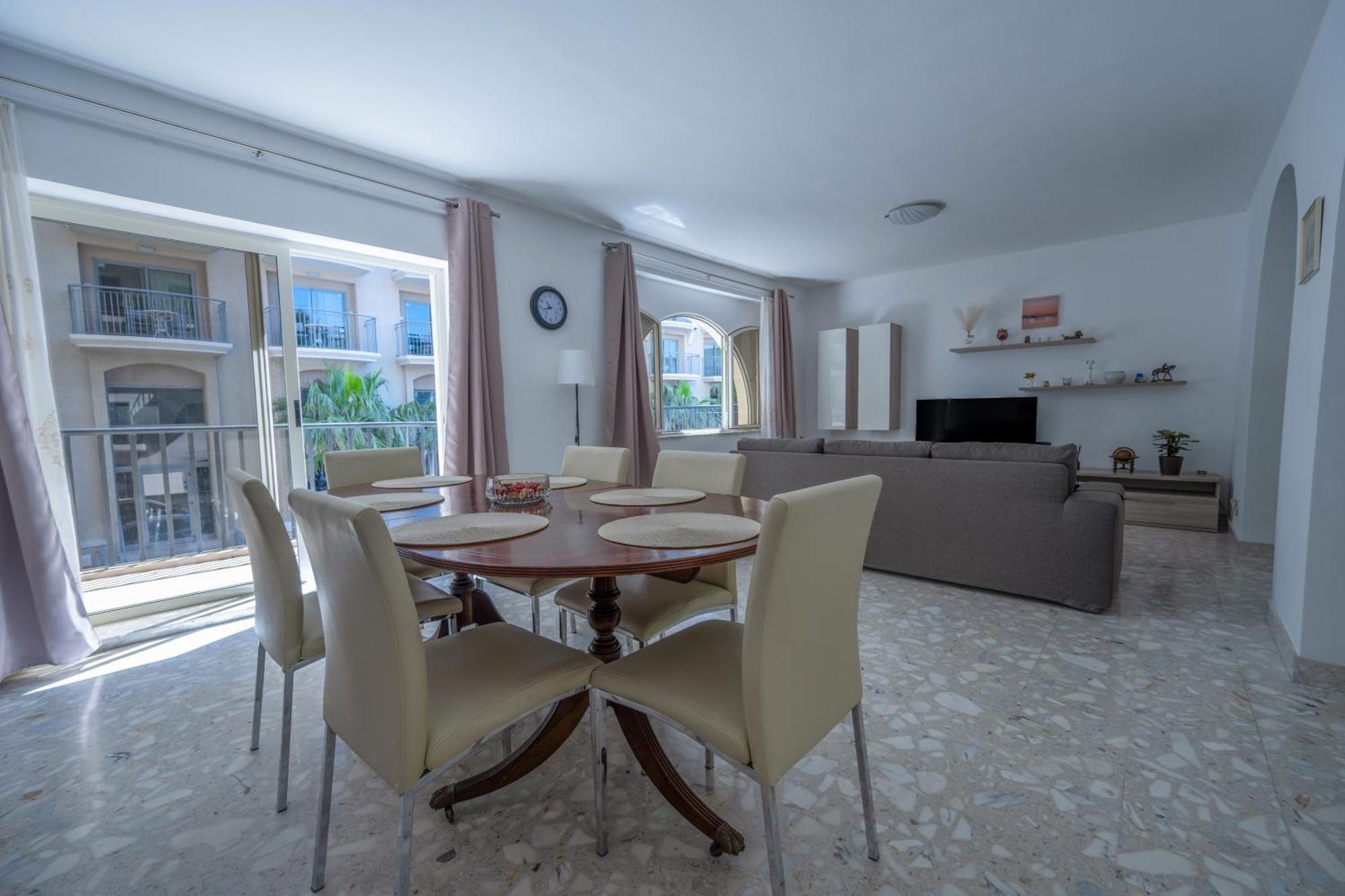 Spacious 3 Bedroom Apartment In The Heart Of St Julians Saint Julian's Εξωτερικό φωτογραφία