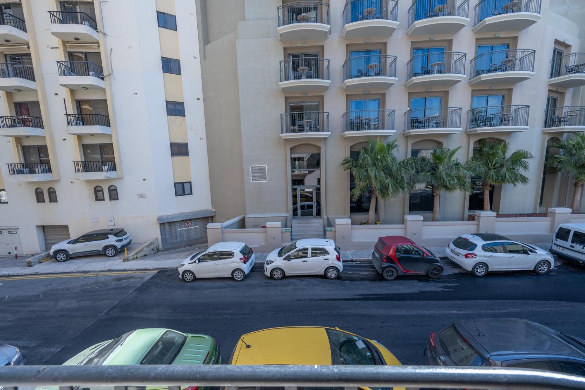 Spacious 3 Bedroom Apartment In The Heart Of St Julians Saint Julian's Εξωτερικό φωτογραφία