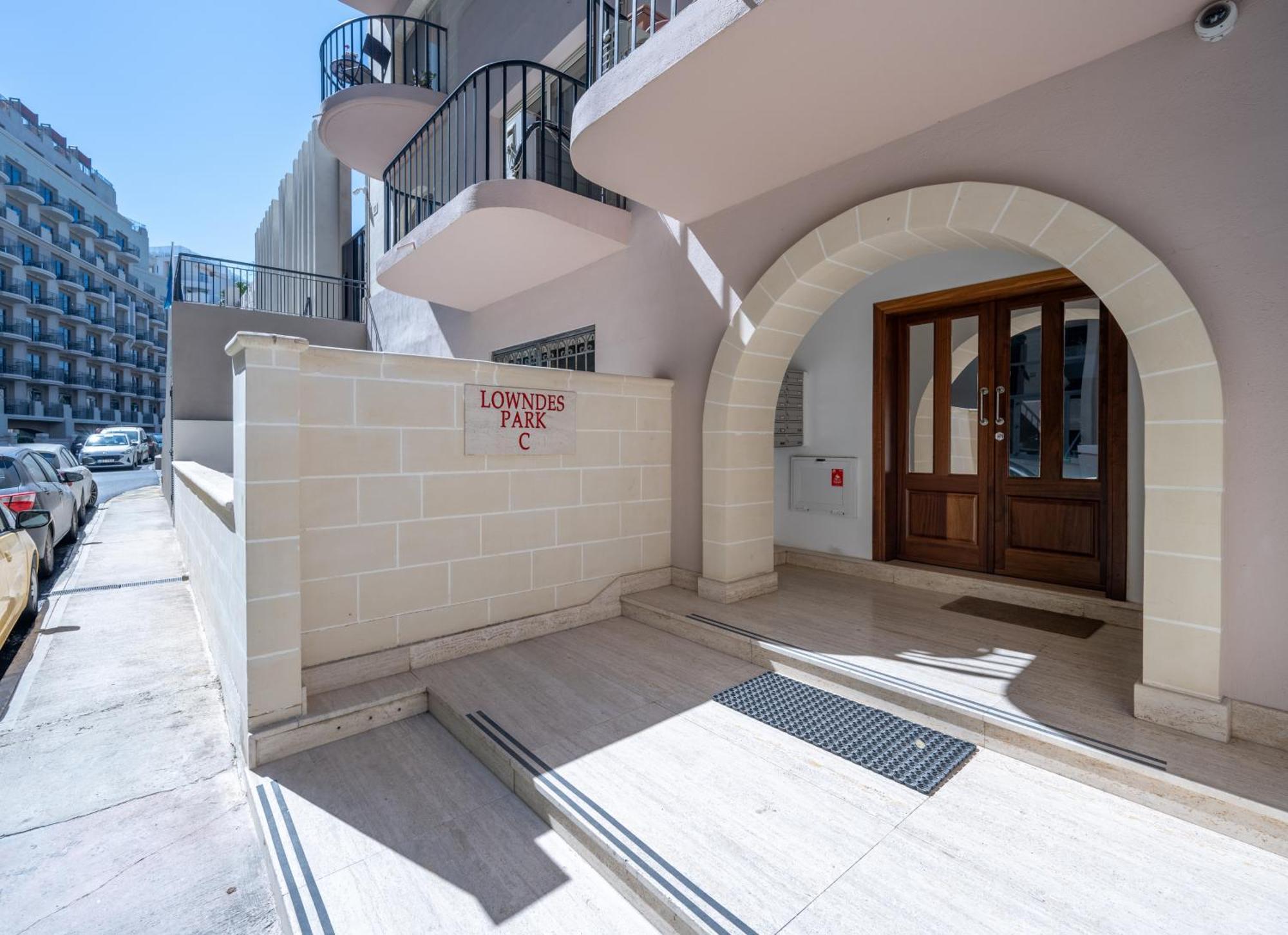 Spacious 3 Bedroom Apartment In The Heart Of St Julians Saint Julian's Εξωτερικό φωτογραφία