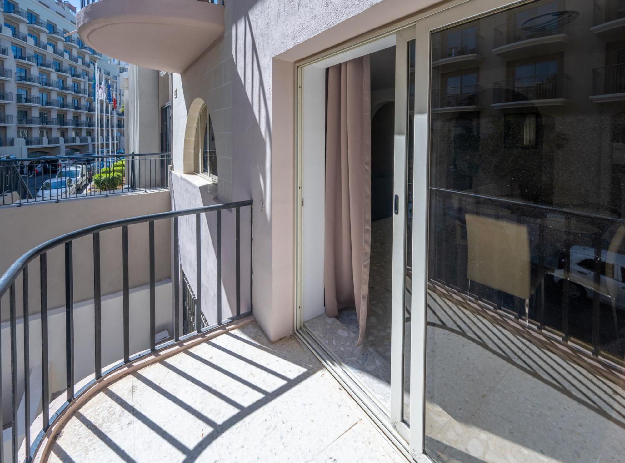 Spacious 3 Bedroom Apartment In The Heart Of St Julians Saint Julian's Εξωτερικό φωτογραφία