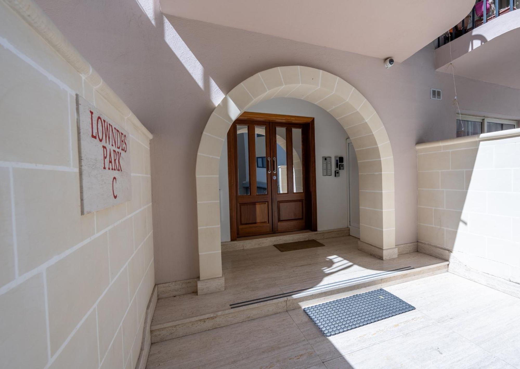 Spacious 3 Bedroom Apartment In The Heart Of St Julians Saint Julian's Εξωτερικό φωτογραφία