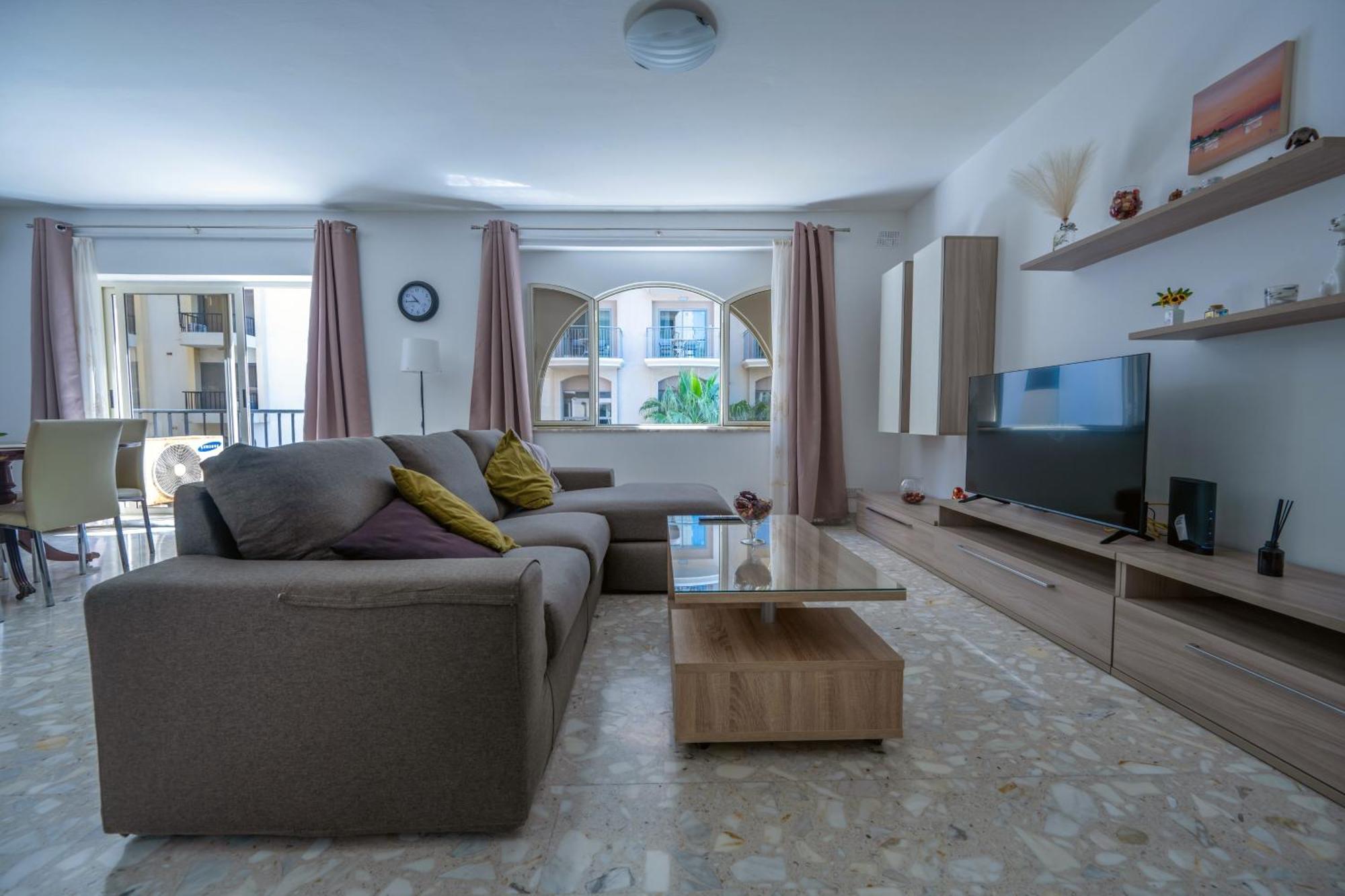 Spacious 3 Bedroom Apartment In The Heart Of St Julians Saint Julian's Εξωτερικό φωτογραφία