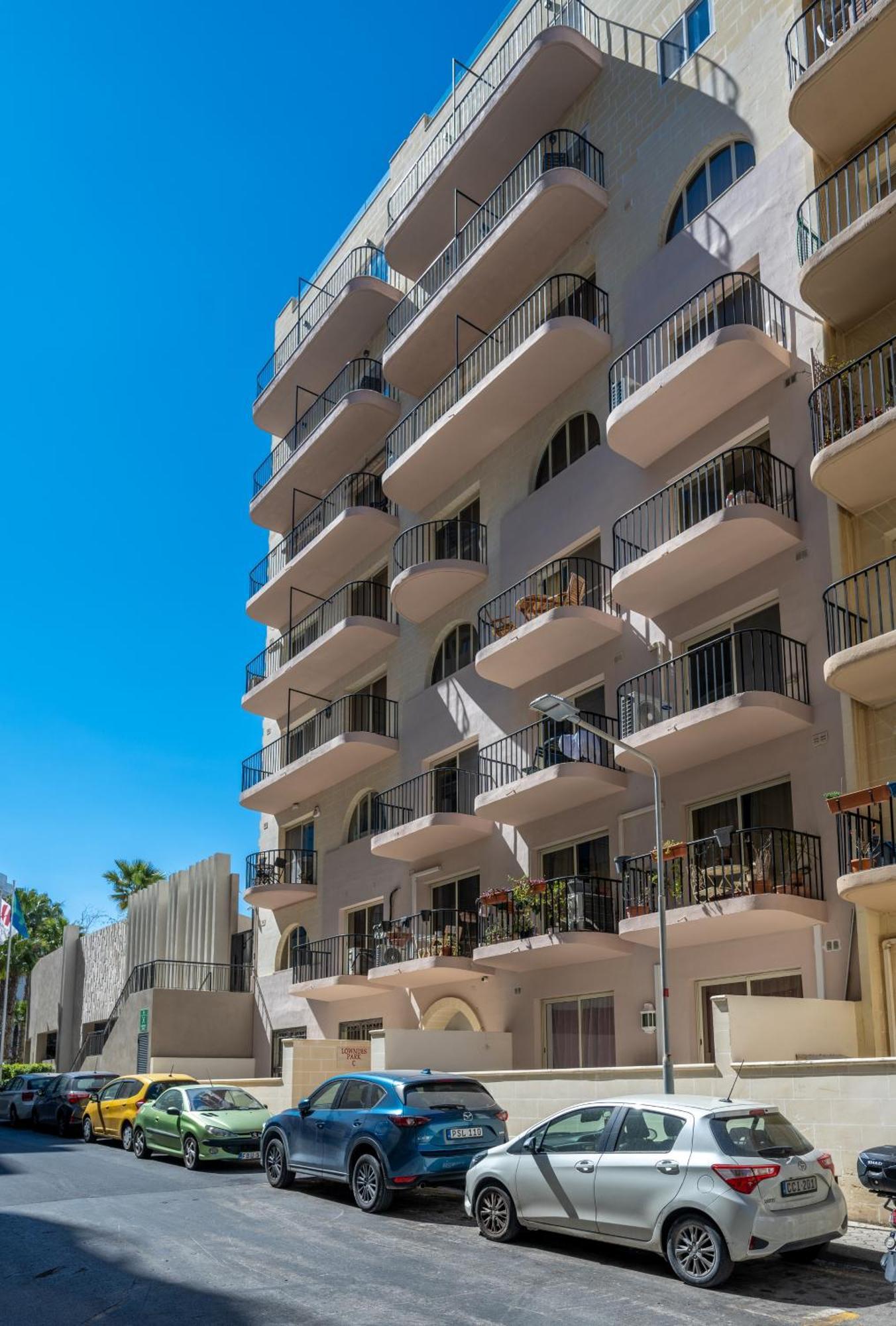 Spacious 3 Bedroom Apartment In The Heart Of St Julians Saint Julian's Εξωτερικό φωτογραφία
